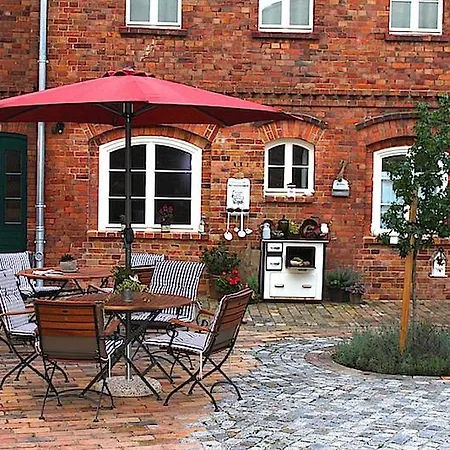 Im Limonadenhaus - Adults Only Luebbenau